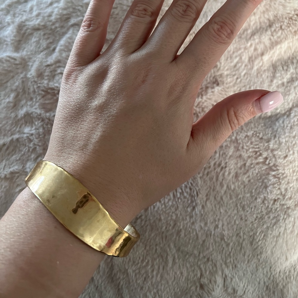 macy’s curved gold bangle